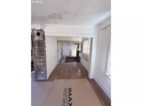 Entry Way - 2461 Potter St, Eugene, OR 97405 photo 1 of 2