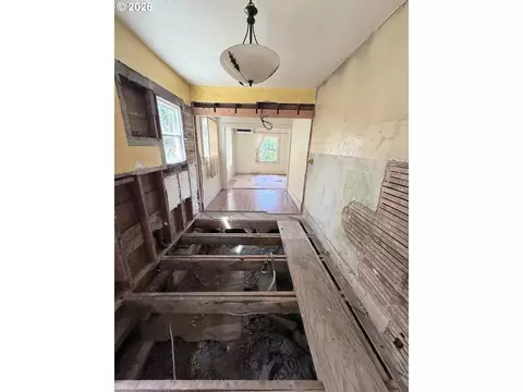 Entry Way - 2461 Potter St, Eugene, OR 97405 photo 2 of 2