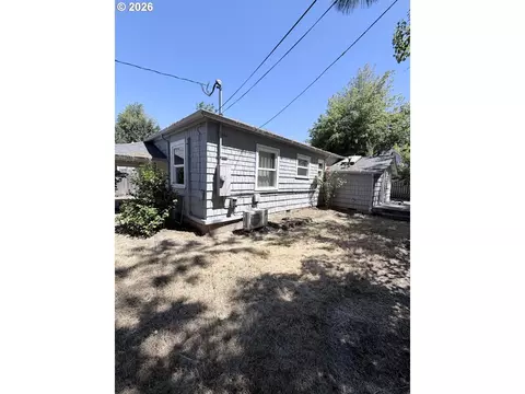 Exterior - 2461 Potter St, Eugene, OR 97405 photo 3 of 12