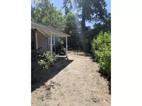 Exterior - 2461 Potter St, Eugene, OR 97405 photo 2 of 12