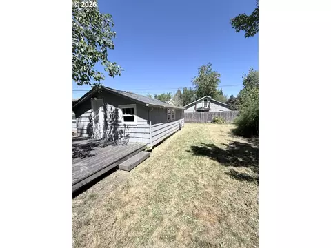 Exterior - 2461 Potter St, Eugene, OR 97405 photo 7 of 12