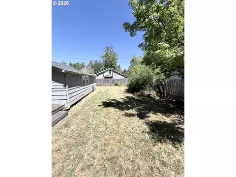Exterior - 2461 Potter St, Eugene, OR 97405 photo 8 of 12