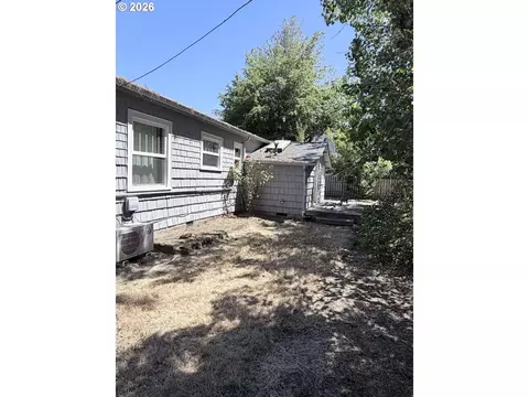 Exterior - 2461 Potter St, Eugene, OR 97405 photo 4 of 12