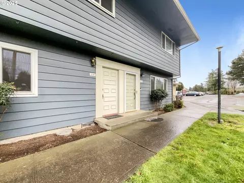 2140 NE Hogan Dr, Gresham, OR 97030