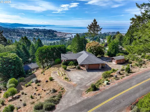 97636 Marina Heights Loop, Brookings, OR 97415