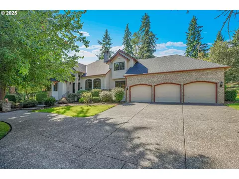 16922 SE Wooded Heights Dr, Happy Valley, OR 97086