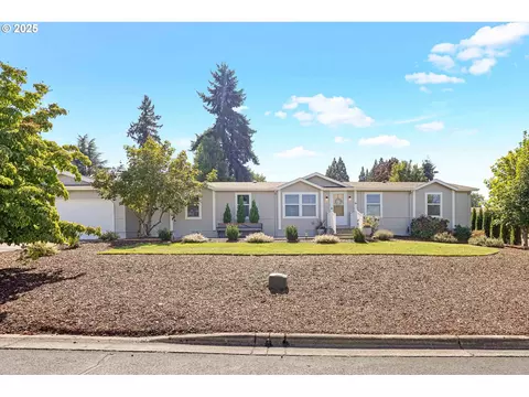 1015 Oak St Apt 94 95 St #94, 95, Silverton, OR 97381