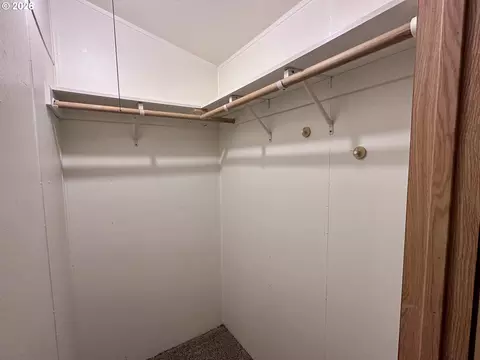 369 Lacasa St, Eugene, OR 97402 photo 9