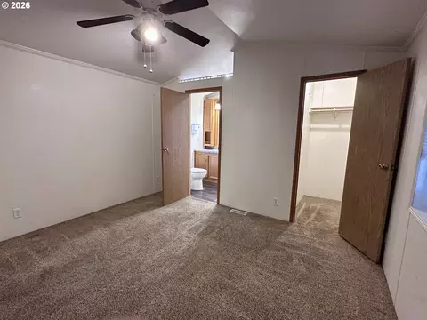 369 Lacasa St, Eugene, OR 97402 photo 8