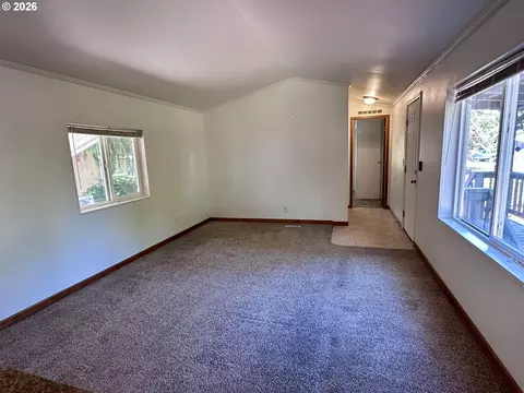 369 Lacasa St, Eugene, OR 97402 photo 14