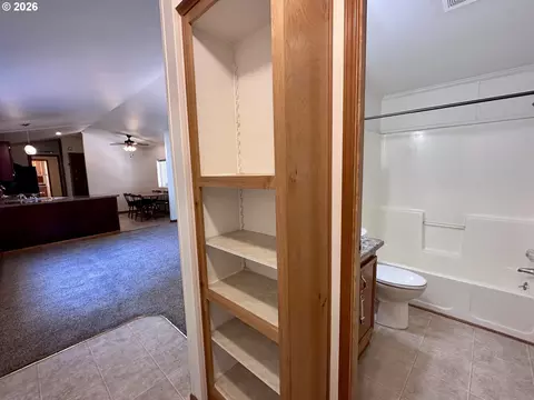 369 Lacasa St, Eugene, OR 97402 photo 17