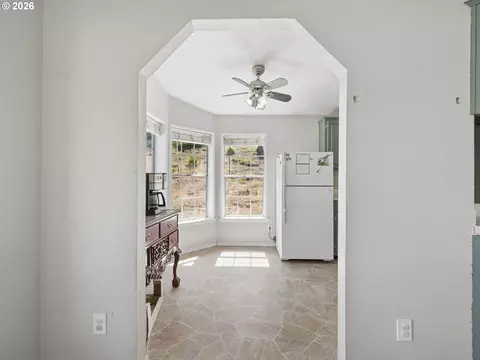 Entry Way - 53295 E Marmot Rd, Sandy, OR 97055 photo 1 of 4