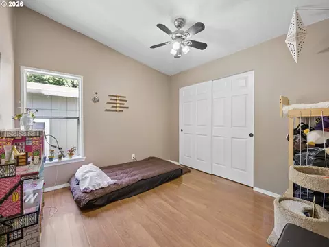 Bedroom - 53295 E Marmot Rd, Sandy, OR 97055 photo 2 of 2
