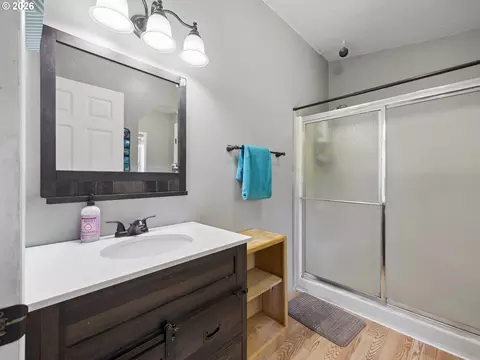 Bath - 53295 E Marmot Rd, Sandy, OR 97055 photo 1 of 2