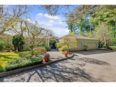273 N Henry St, Coquille, OR 97423