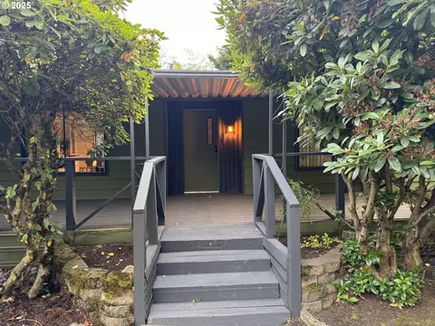2386 N Menzies Ct, Portland, OR 97217