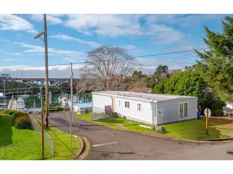 185 SE Bayview Ave, Depoe Bay, OR 97341