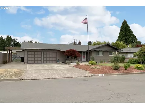1082 Dondea St, Springfield, OR 97478