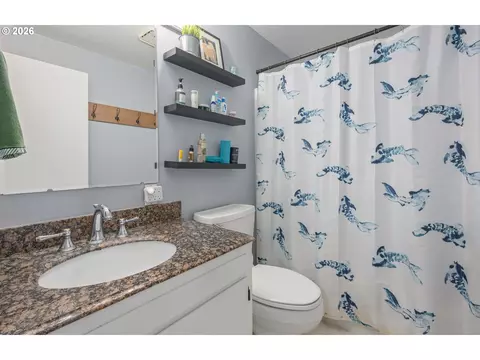 Bath - 230 River Loop 2, Eugene, OR 97404 photo 1 of 1
