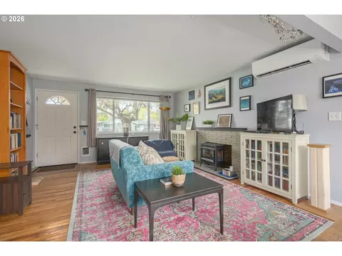 Entry Way - 230 River Loop 2, Eugene, OR 97404 photo 1 of 2