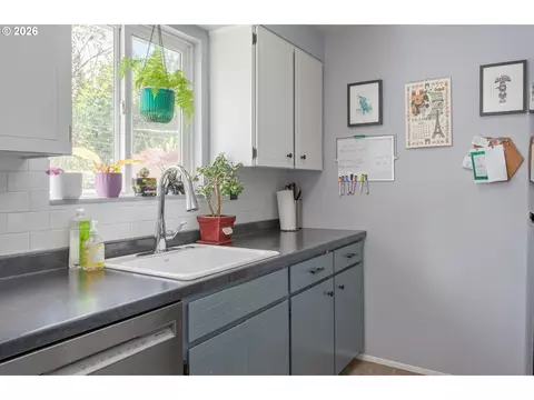 Kitchen - 230 River Loop 2, Eugene, OR 97404 photo 2 of 4
