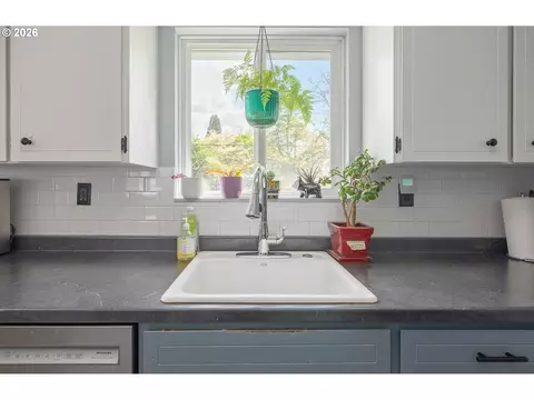 Kitchen - 230 River Loop 2, Eugene, OR 97404 photo 3 of 4