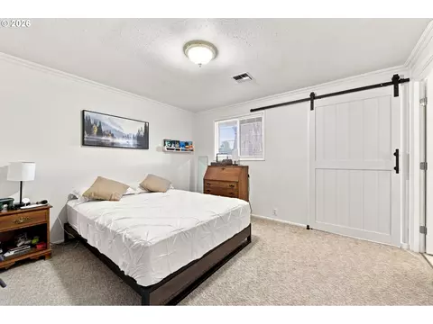 Bedroom - 3740 Peppertree Dr, Eugene, OR 97402 photo 5 of 5