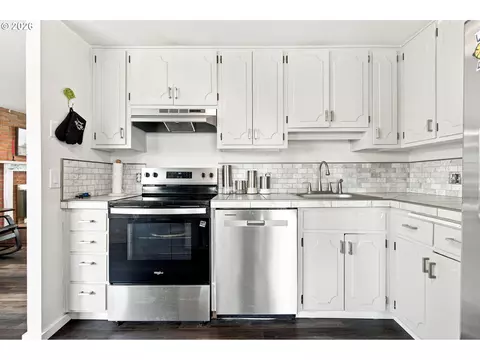 Kitchen - 3740 Peppertree Dr, Eugene, OR 97402 photo 4 of 4