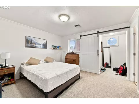 Bedroom - 3740 Peppertree Dr, Eugene, OR 97402 photo 4 of 5