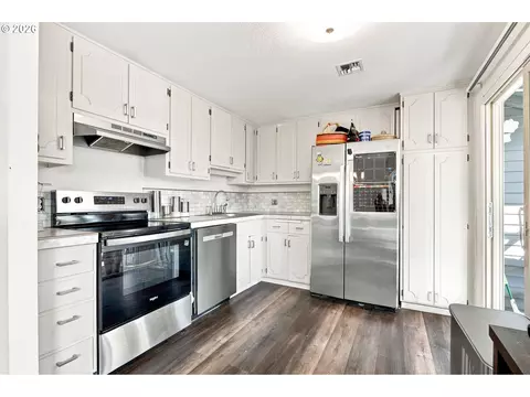 Kitchen - 3740 Peppertree Dr, Eugene, OR 97402 photo 2 of 4
