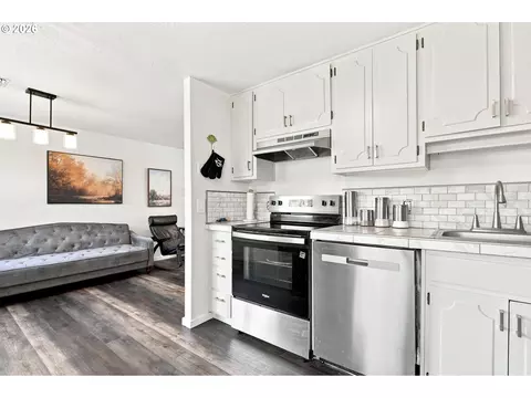 Kitchen - 3740 Peppertree Dr, Eugene, OR 97402 photo 3 of 4