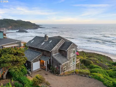 80 Raven Ln, Depoe Bay, OR 97341