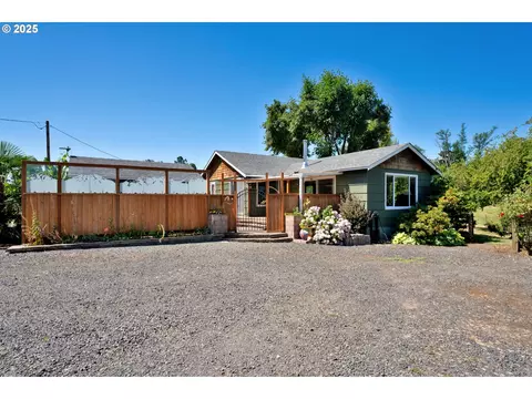 85131 Cloverdale Rd, Creswell, OR 97426