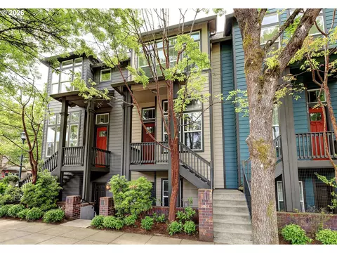 1132 SE Linn St, Portland, OR 97202