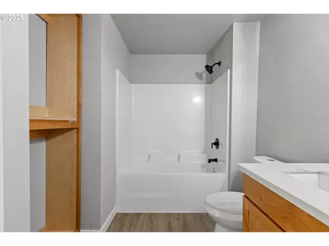 Bath - 664 Brooks Loop, Sutherlin, OR 97479 photo 5 of 6