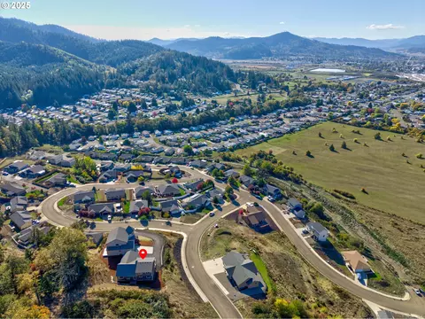 View/Area - 664 Brooks Loop, Sutherlin, OR 97479 photo 4 of 6