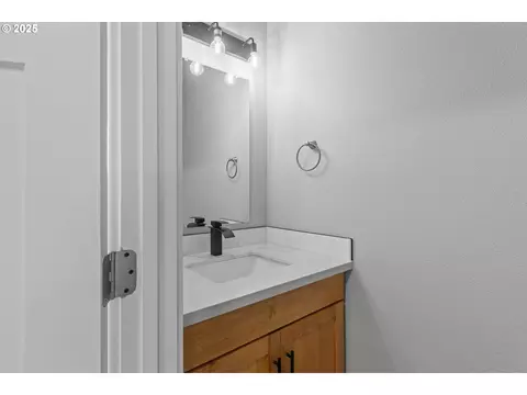 Bath - 664 Brooks Loop, Sutherlin, OR 97479 photo 6 of 6