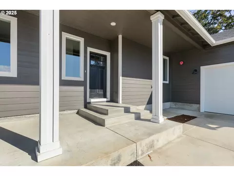 Exterior - 664 Brooks Loop, Sutherlin, OR 97479 photo 2 of 5
