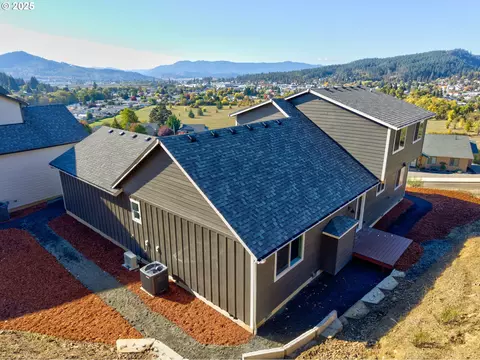 View/Area - 664 Brooks Loop, Sutherlin, OR 97479 photo 1 of 6