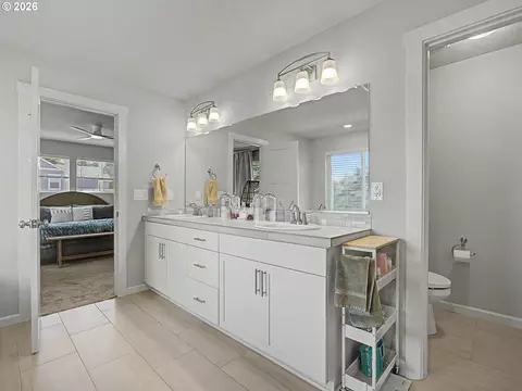 Bath - 37425 Coho St, Sandy, OR 97055 photo 2 of 5