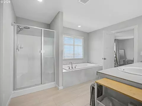 Bath - 37425 Coho St, Sandy, OR 97055 photo 3 of 5