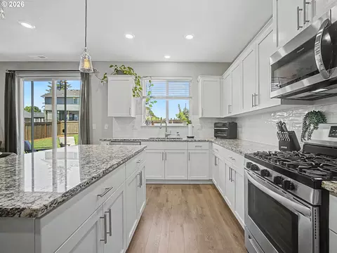 Kitchen - 37425 Coho St, Sandy, OR 97055 photo 1 of 5