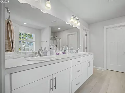Bath - 37425 Coho St, Sandy, OR 97055 photo 4 of 5