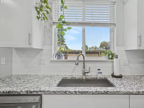 Kitchen - 37425 Coho St, Sandy, OR 97055 photo 4 of 5