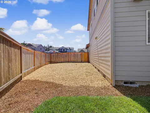 Exterior - 37425 Coho St, Sandy, OR 97055 photo 9 of 10