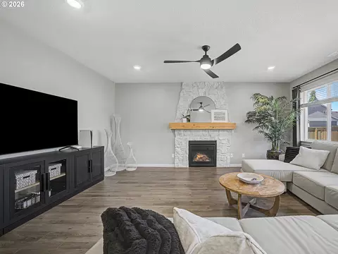 Living - 37425 Coho St, Sandy, OR 97055 photo 3 of 3