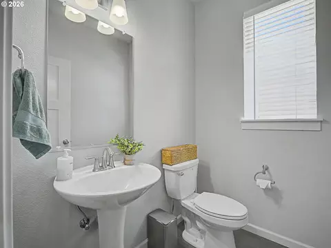 Bath - 37425 Coho St, Sandy, OR 97055 photo 1 of 5