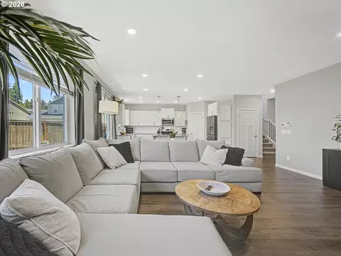 Living - 37425 Coho St, Sandy, OR 97055 photo 2 of 3