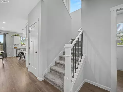 Entry Way - 37425 Coho St, Sandy, OR 97055 photo 5 of 7