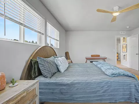 Bedroom - 37425 Coho St, Sandy, OR 97055 photo 2 of 5